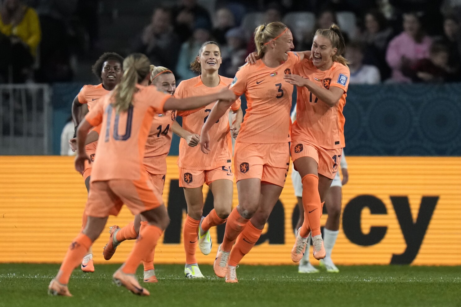 Netherlands scores early then shuts down Portugal 1 0 at Women s